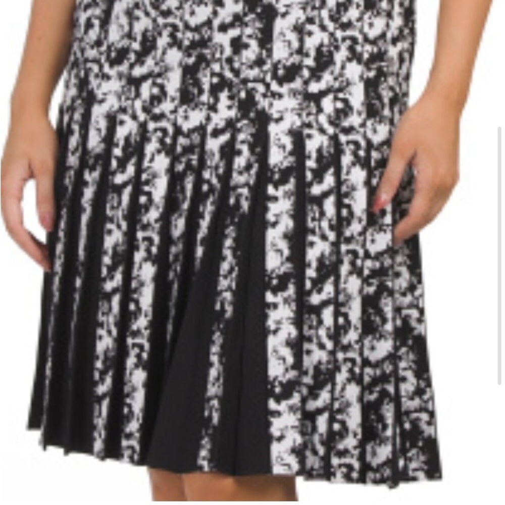 Teri Jon by Double Knit Printed Short Sleeve Box Pleated Dress.Top rated